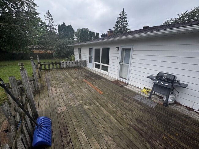 Photo - 703 Crescent