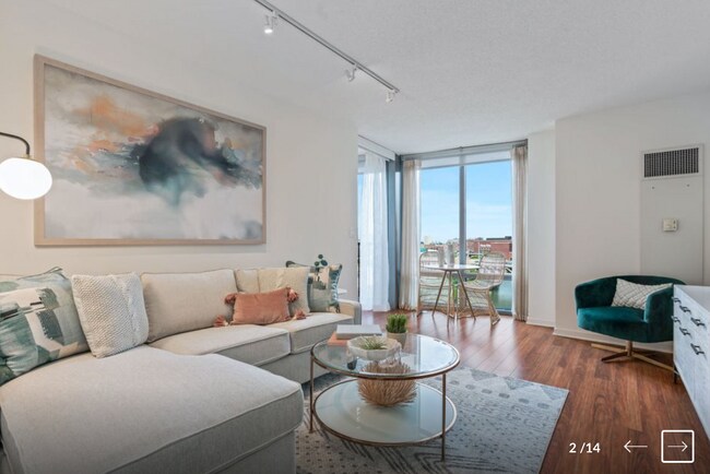 Photo - 645 N Kingsbury St