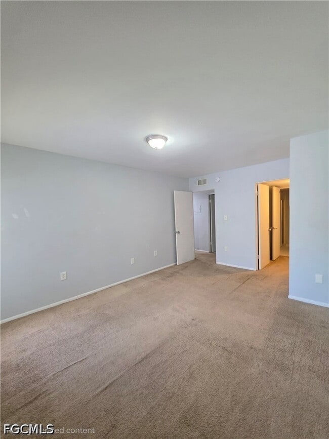 Building Photo - 1849 Maravilla Ave Unit A14
