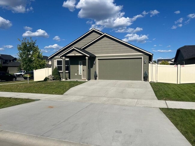 Building Photo - 13012 Shortline St Rental
