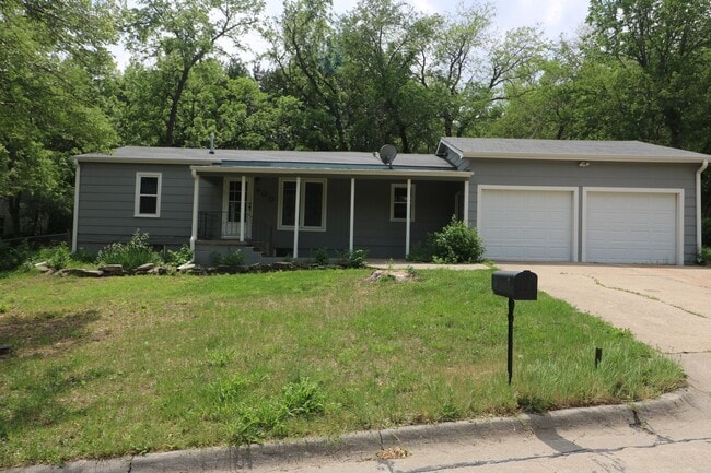 Building Photo - Nice 3 bedroom 1 bathroom home located in ...