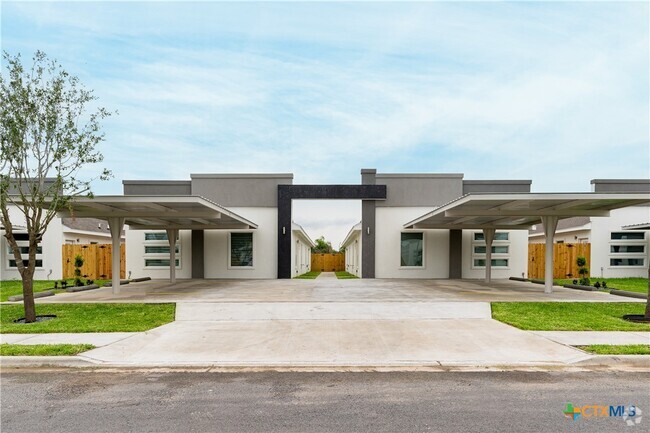 Building Photo - 1707 Angelina Dr Unit 2 Rental