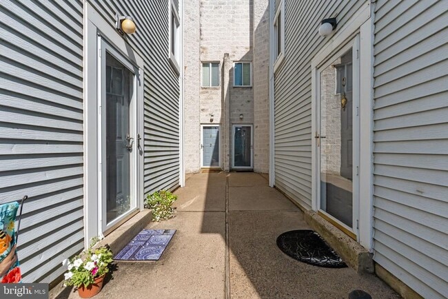 3 Hillcroft Way