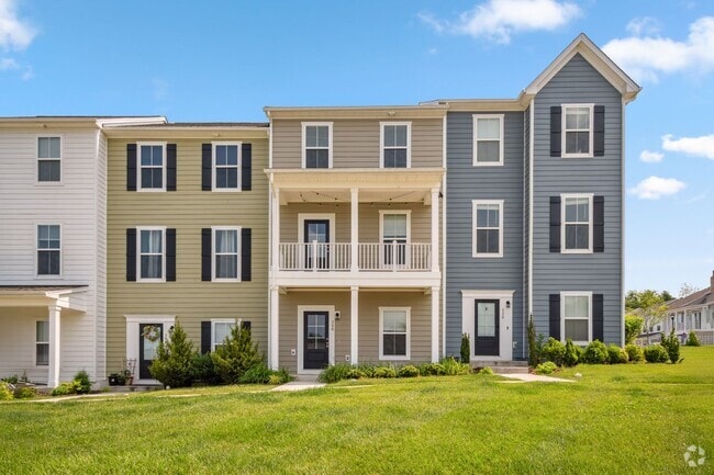 Building Photo - 3 bed/ 3 1/2 bath. Dog Friendly. Rental