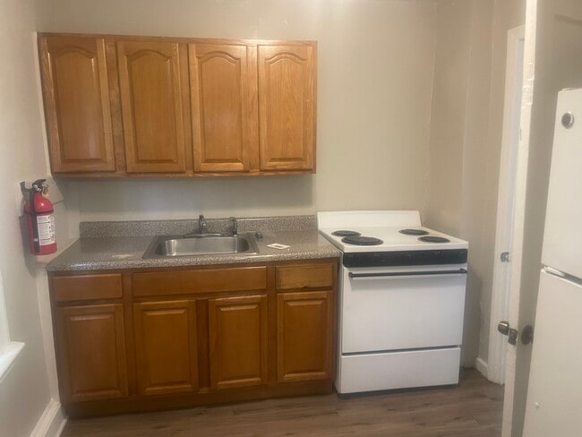 Building Photo - 406 Fisher Ave Unit 1st Floor Apartment