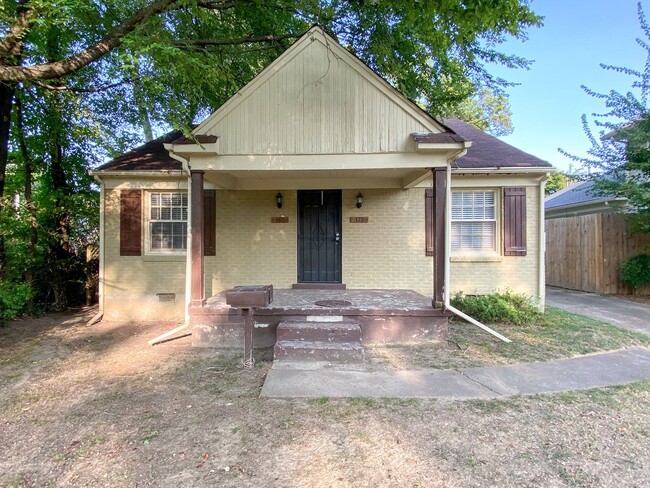 1 bed, 1 bath near Avalon and Overton Park... - 1 bed, 1 bath near Avalon and Overton Park... House