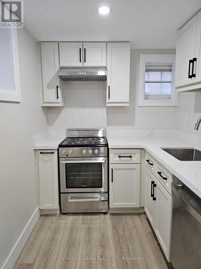 Photo - 159 Richmond St