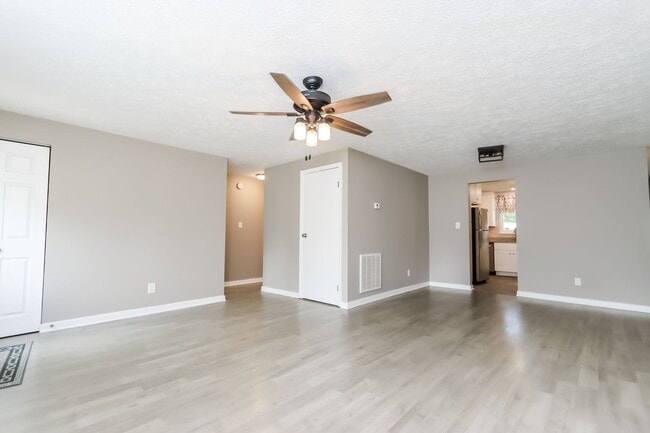 Photo - 531 Ashwood Dr