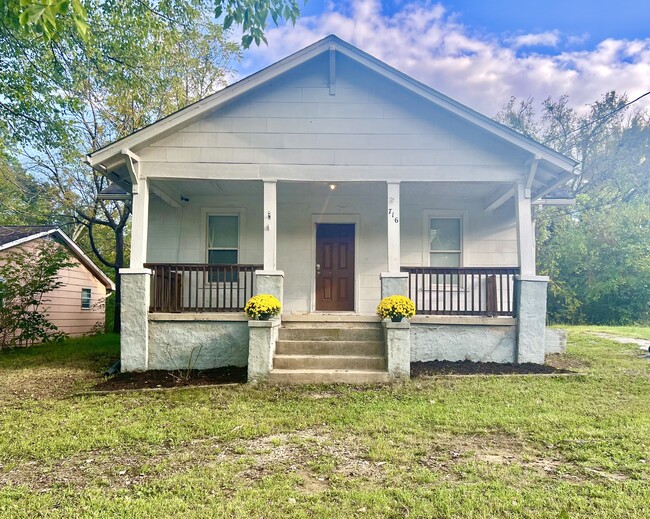 Building Photo - 716 Avenue A Rental
