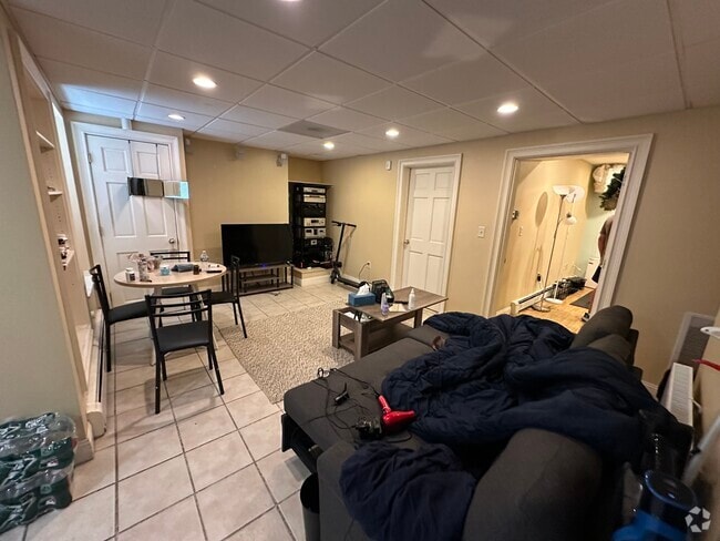 Building Photo - 25 Kilsyth Rd Unit B Rental
