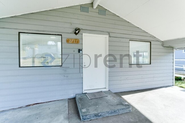 Photo - 2717 S 125th St