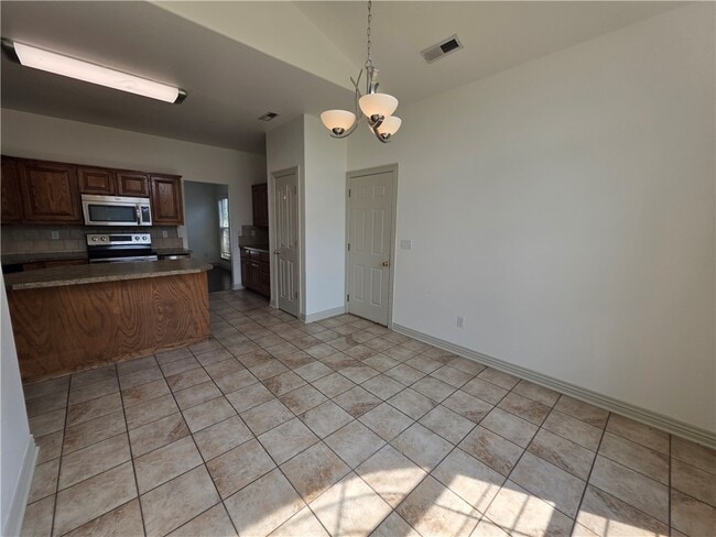 Photo - 302 Cross Creek Dr