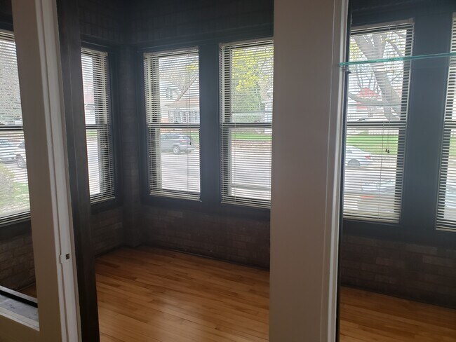 Porche solar Heritage Crest - Heritage Crest Apartments