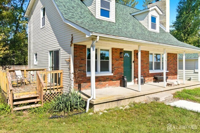 Photo - 2092 Main Rd