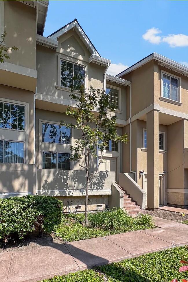 3 bedroom 2.5 bath townhome with multiple ... - 3 bedroom 2.5 bath townhome with multiple ...