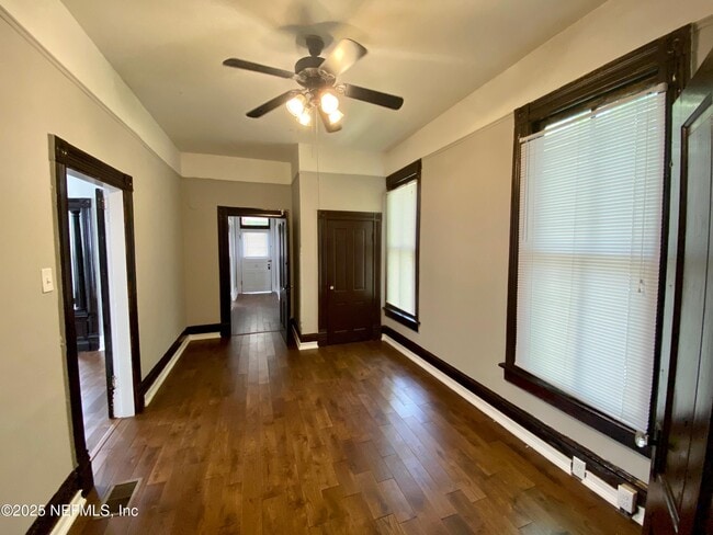 Photo - 1345 N Laura St