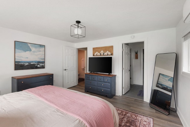 Photo - 12242 SE Raymond St