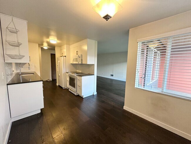 Photo - Sand Point Condo with Amenities! Unit A210