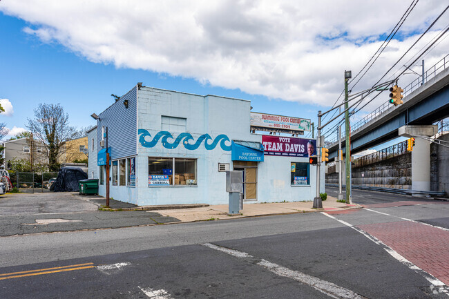 Building Photo - 17 Avenue E Rental