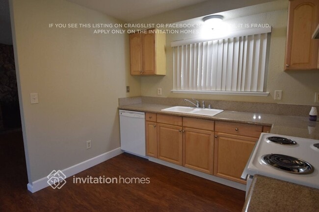 Photo - 9926 Burline St