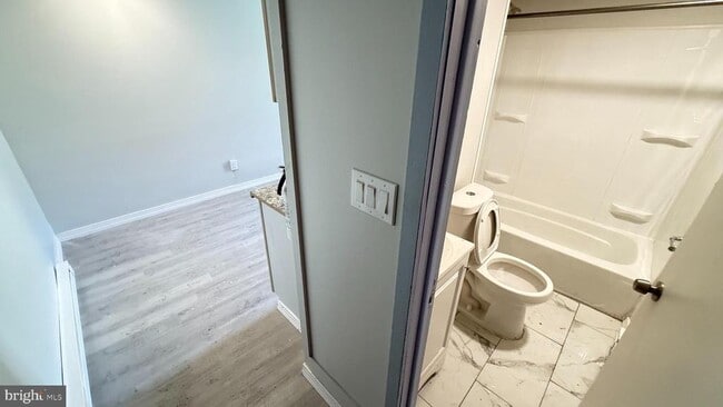 Photo - 619 W State St
