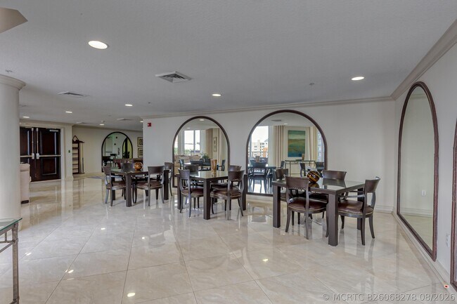Building Photo - 100 S Birch Rd Unit 701B