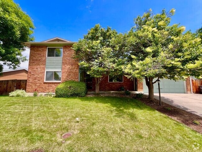 Building Photo - Spacious 4bed/ 3 bath Two Story with Finis... Rental