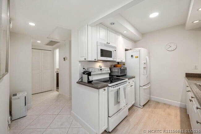 250 NE 20th St Unit 1010