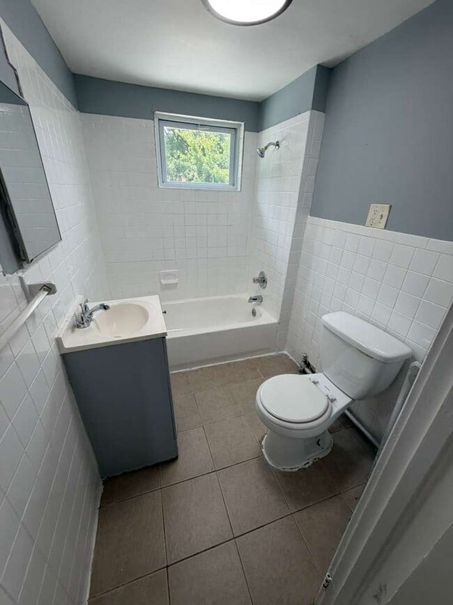 179 Isabella Ave Unit 3