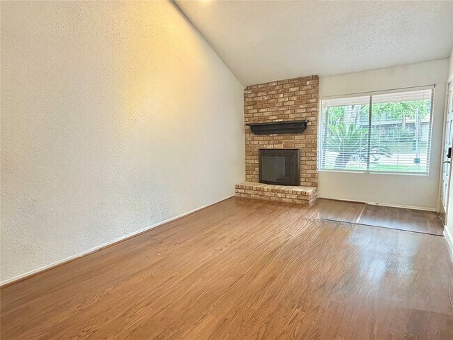 Photo - 7936 Ellinger Ln