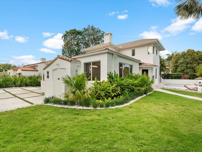 Photo - 825 SW 23rd Rd