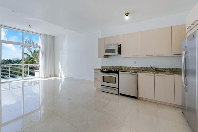 Photo - 2001 Meridian Ave Condo Unit 516