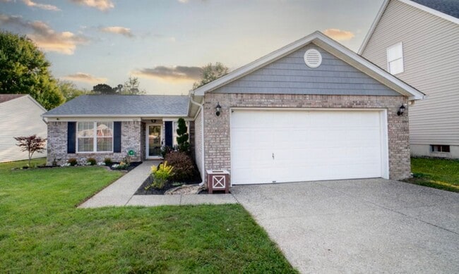 Building Photo - Charming 3-Bed Home with Fenced Yard!