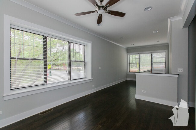 Photo - 1952 W Nelson St Unidad 1W