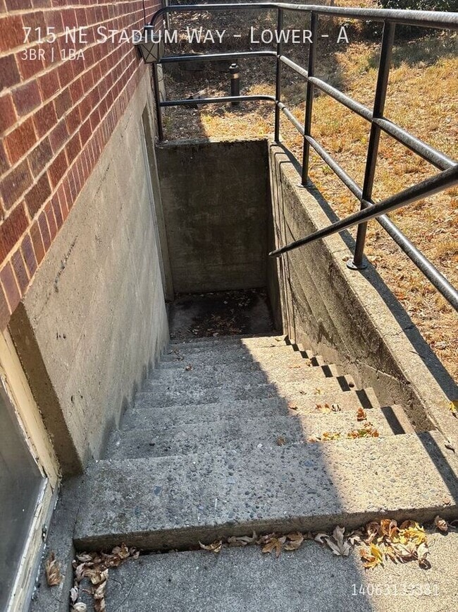 Photo - 715 NE Stadium Way Unit A