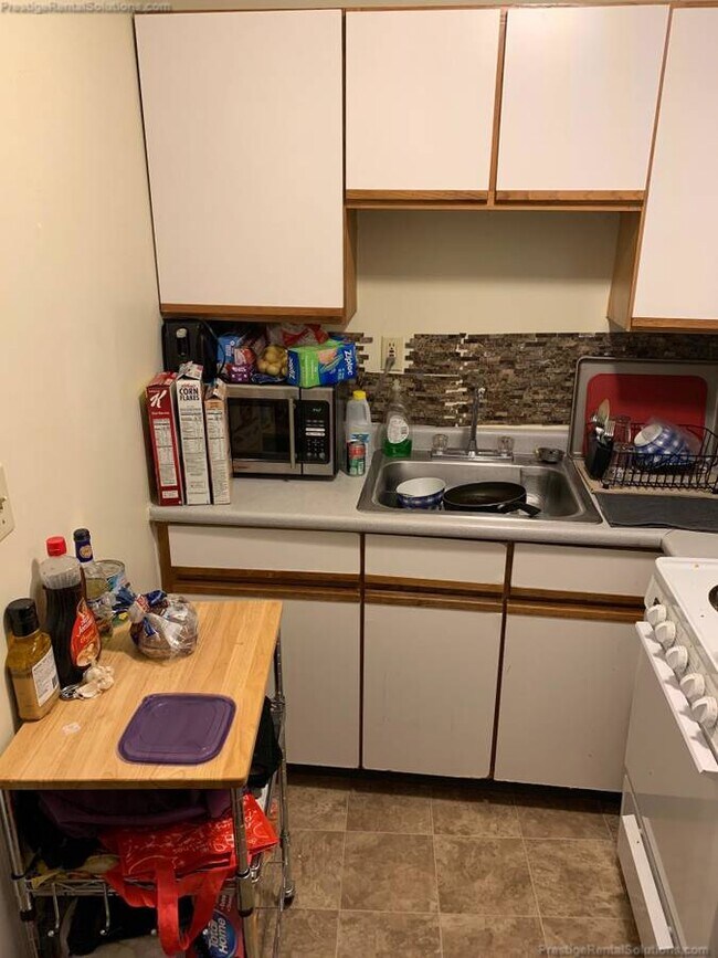 Photo - 220 Kelton St