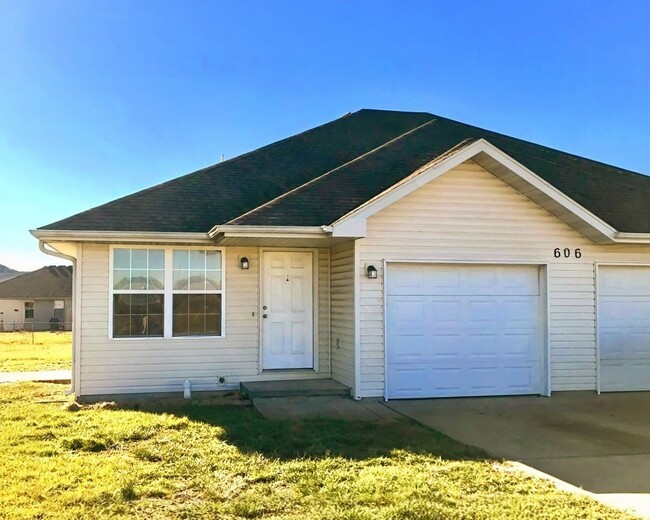 Wonderful Duplex in Clever MO - Available Now - Wonderful Duplex in Clever MO - Available Now House