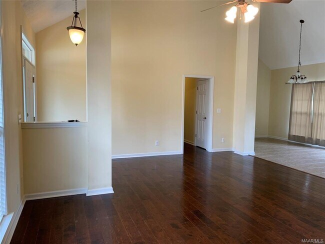 Photo - 609 Stirling Ridge