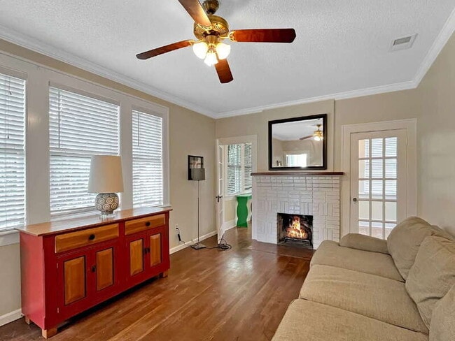 Photo - 521 E 49th St