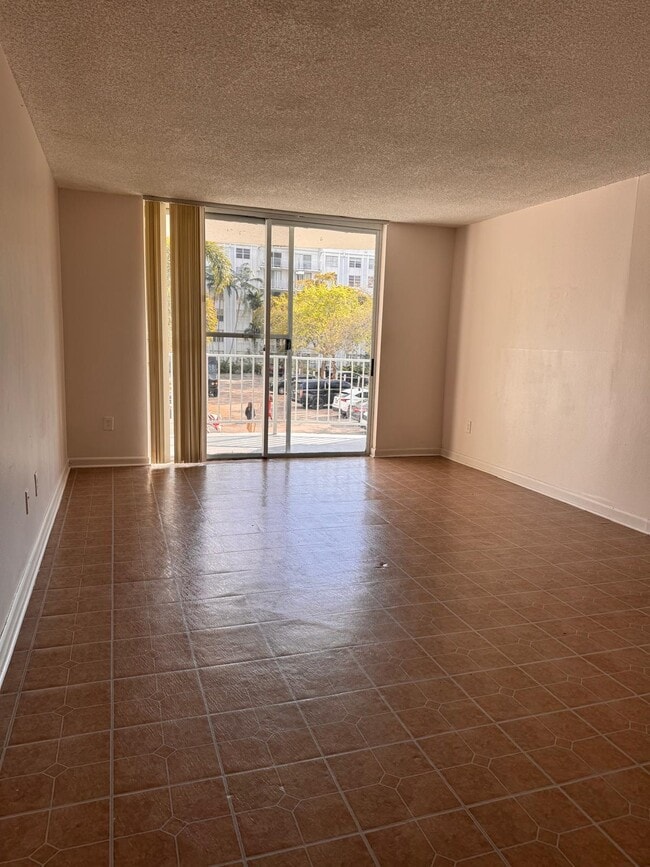 Photo - 484 NW 165th St