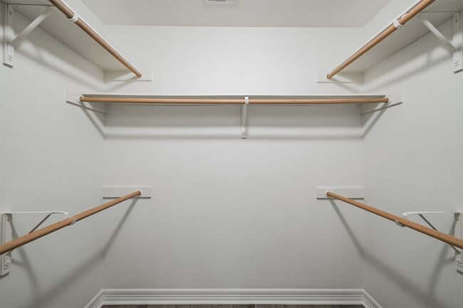 Building Photo - 3501 Chenevert St Unit 7