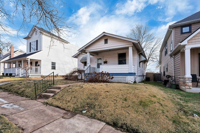 Photo - 7070 Winona Ave