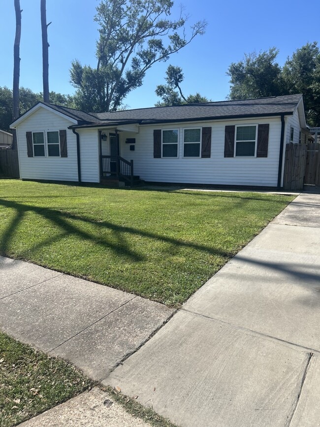 Building Photo - 1610 14th St