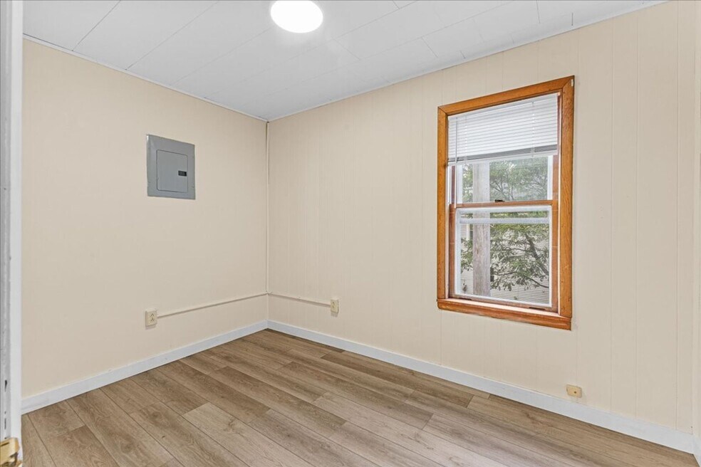 50-52-52 Howard St Unit 50 Howard St - Private Room for Rent