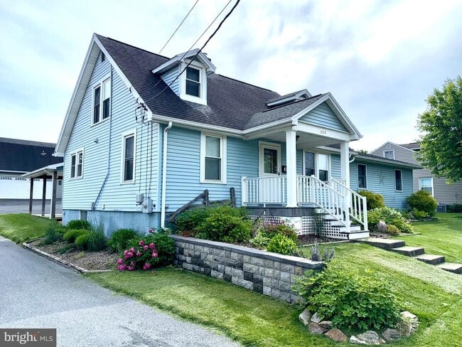 Building Photo - 329 Tyrone St Rental
