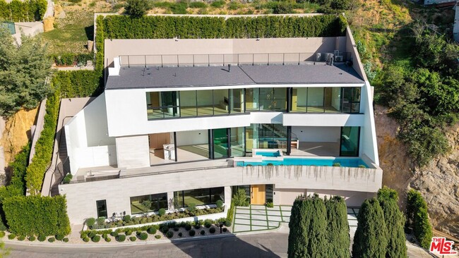 Photo - 8765 Hollywood Blvd