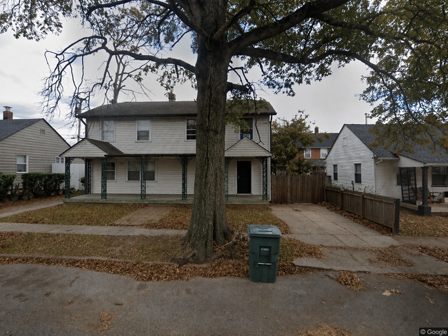 909 Bryan St