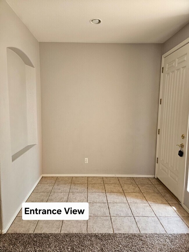 Photo - 4 BDRM, 3 BA. GILBERT