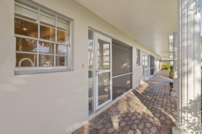 Photo - 1965 SE 5th Ct