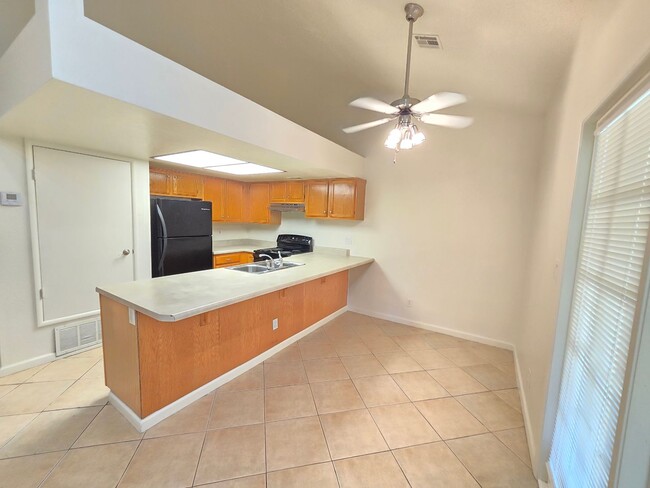 Photo - 1 Bed 1 Bath Spacious Apartment Unit 3006